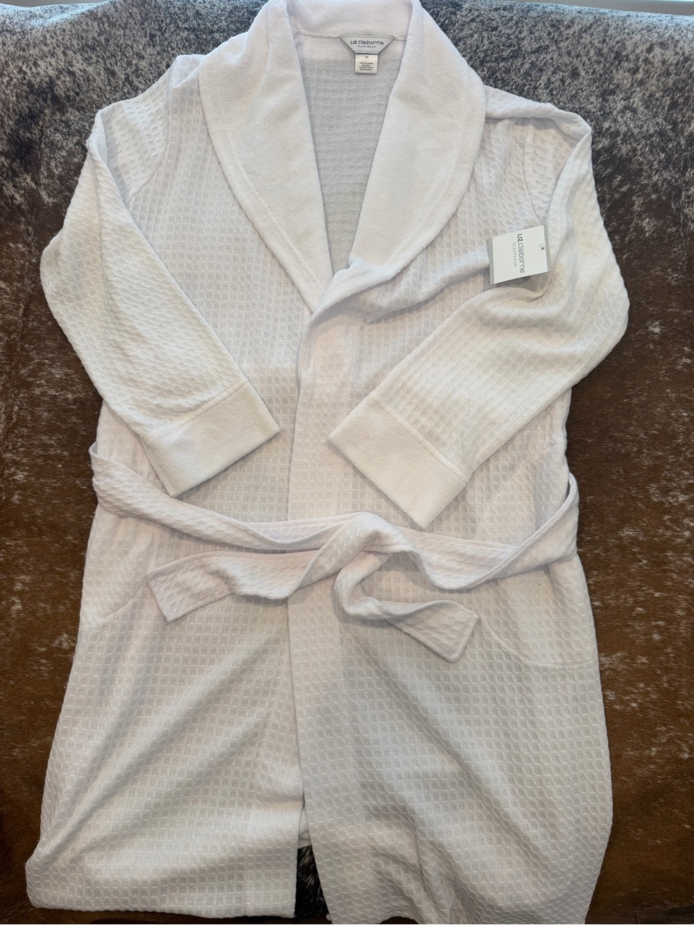 Liz Claiborne Women’s White Waffle Knit Plush Robe Size Medium NWT